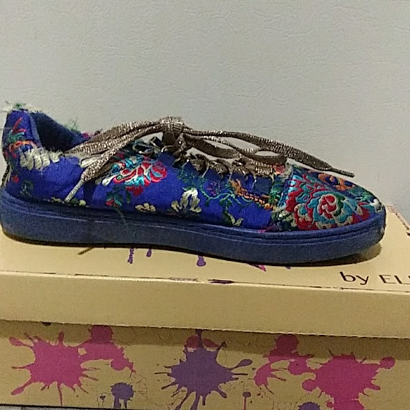 Flower blue shoes(size 8) - Picture 1 of 4